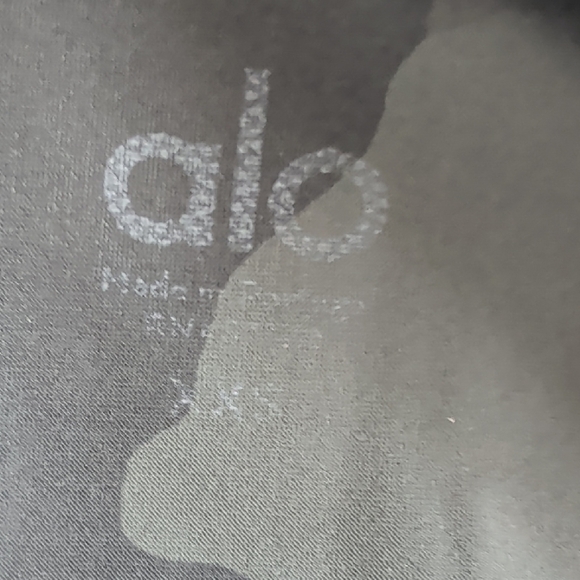 ALO Yoga Black and Gray Camouflage Leggings - Picture 3 of 4